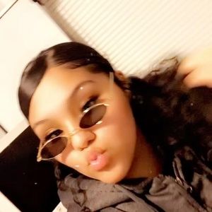 Meet your Posher, Thalia